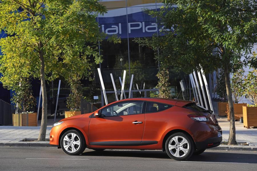  Renault Megane Coupe 2009 года  (фото 6 из 73)